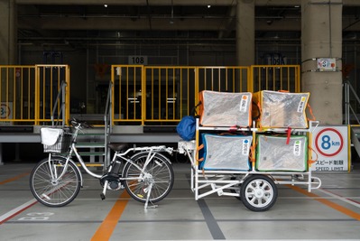 Amazon、リヤカー付き電動アシスト自転車での配達サービスを開始 画像