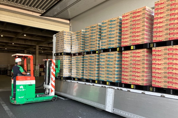 トラック運転手の荷役時間70％短縮、JPRレンタルパレットが物流効率化 画像